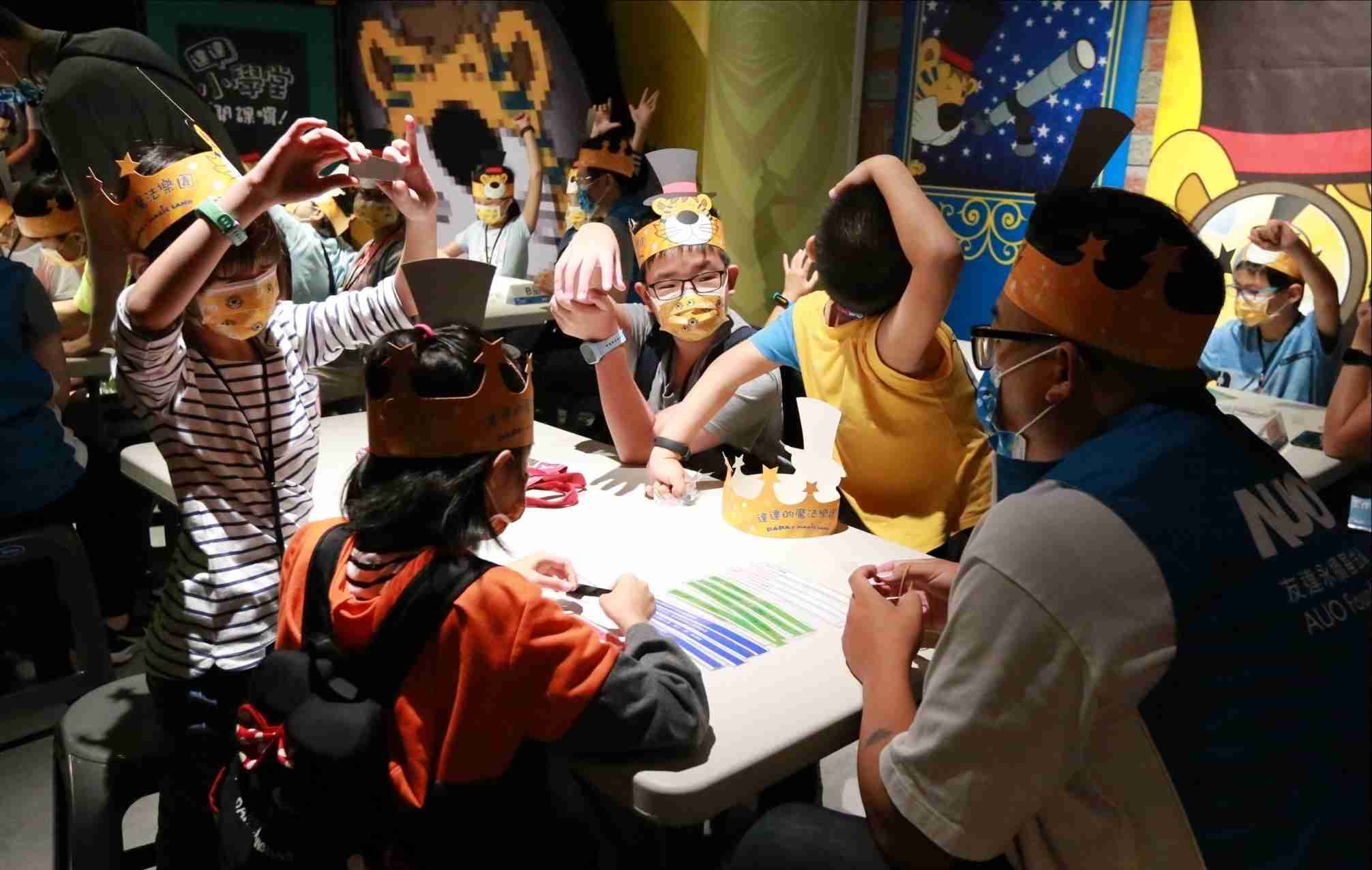 龙门国际以永续理念推动全人教育计划，，，内外结盟储备科普教育人才，，，，荣获亚太永续行动奖社会共融面的金奖肯定