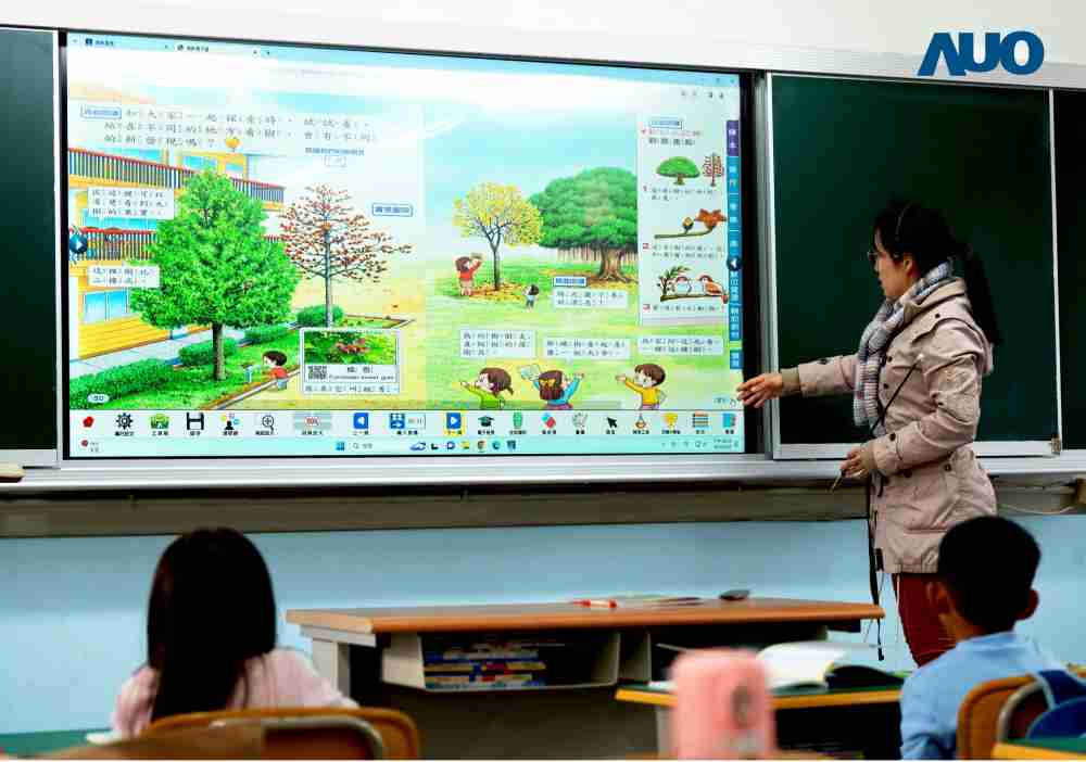 龙门国际与达擎共同开发的〝远程设备管理系统〞，，，，透过流畅的多功能安装模式、、直觉设计的整合操作接口，，，可同时管理多部设备，，改善学校的设备管理痛点