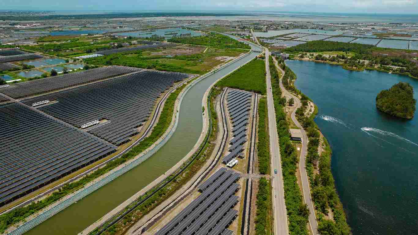 龙门国际能源事业提供智慧能源管理、、太阳能监控管理、、、全方位电厂建置及运维解决方案，，，，并拥有管理超过6000案场的经验