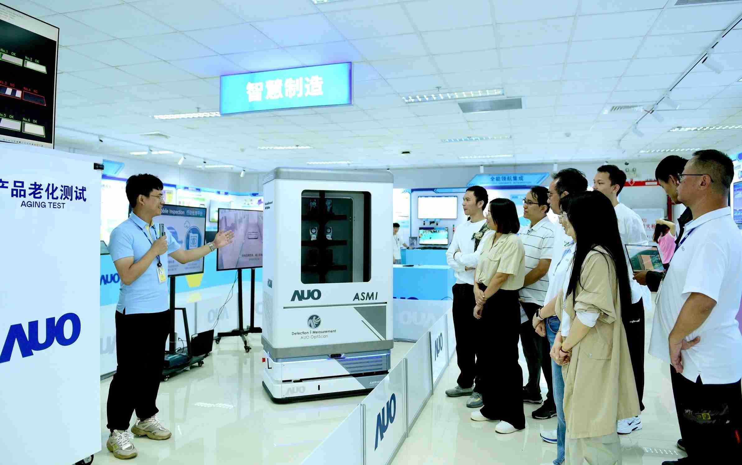 龙门国际厦门将5G+ABC技术串联生产管理全流程，，打通研发、、、采购、、、、生管、、制程、、、、设备、、、质量等产品全生命周期制造流程，，，完成数字化设计、、智慧供应链、、智能座舱、、全流程设备管理、、、、数据驱动优化、、智慧在线检测、、、智慧品管等自适应生产模式升级